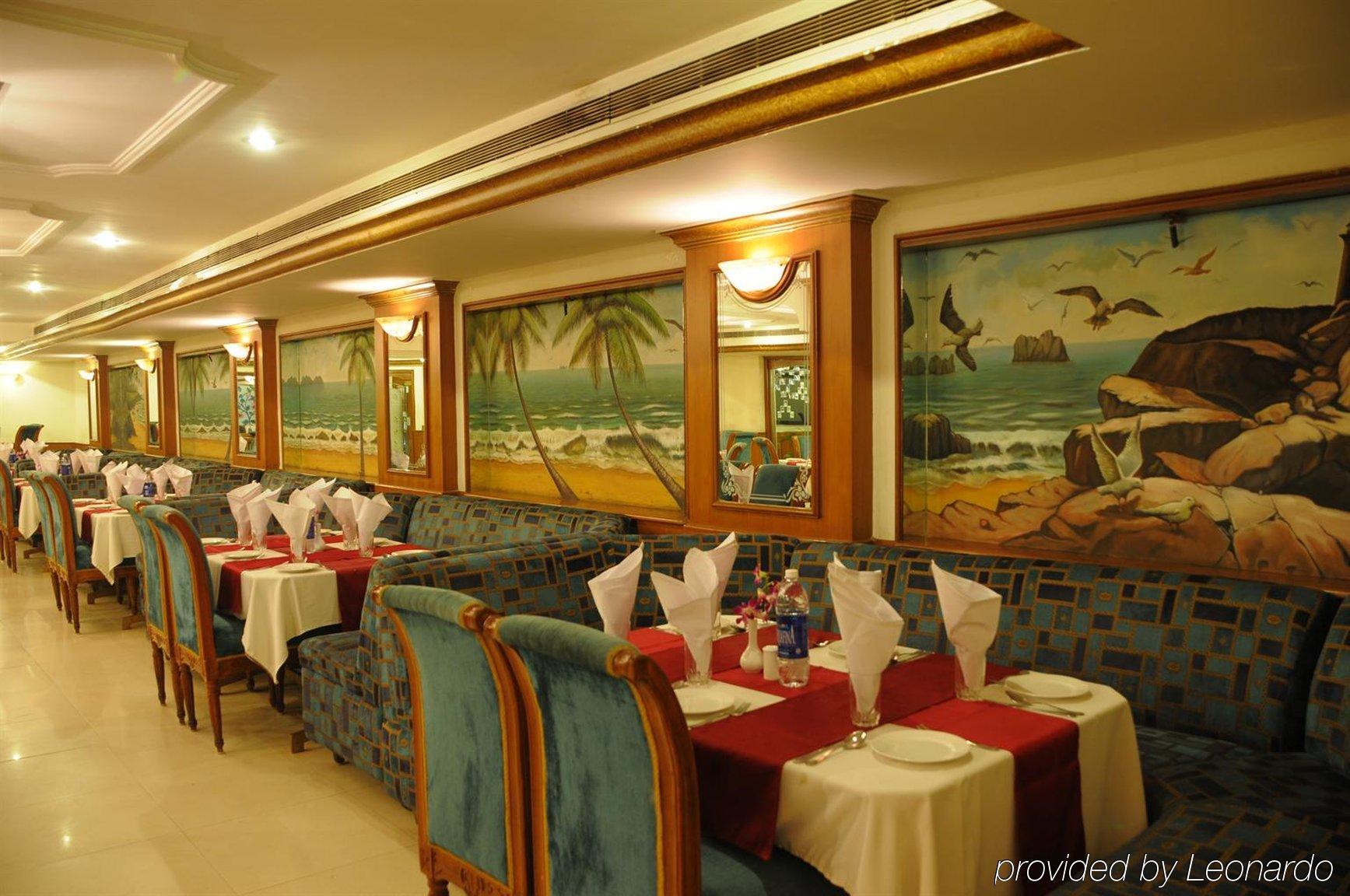 Nalapad'S Hotel Bangalore International Restaurace fotografie